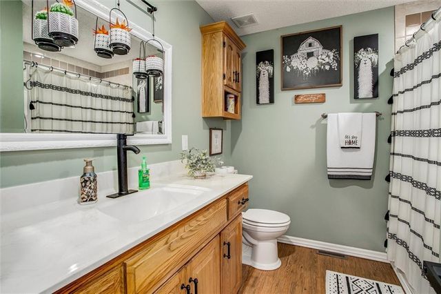 601 Hickory Hills Drive, Pleasant Hill, MO 64080