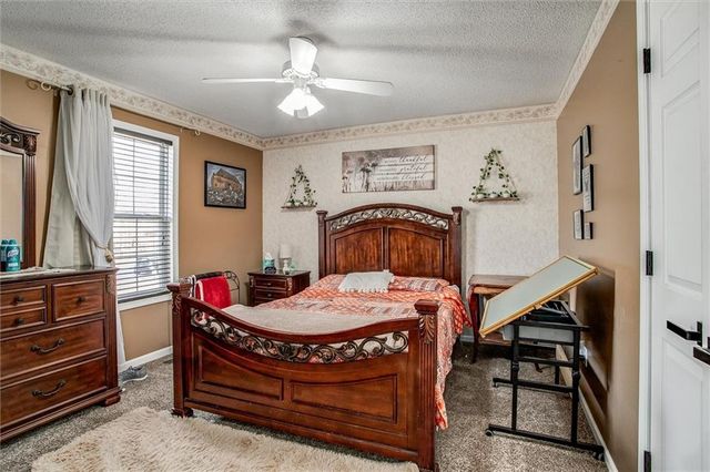 601 Hickory Hills Drive, Pleasant Hill, MO 64080