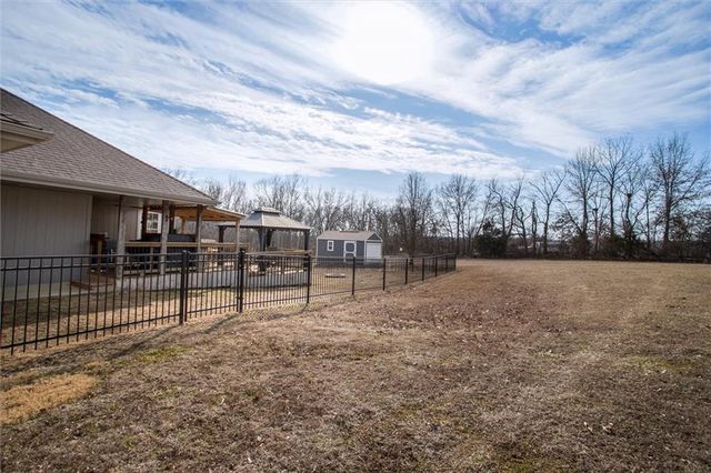 601 Hickory Hills Drive, Pleasant Hill, MO 64080