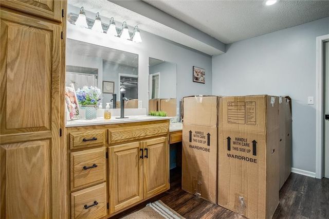 601 Hickory Hills Drive, Pleasant Hill, MO 64080