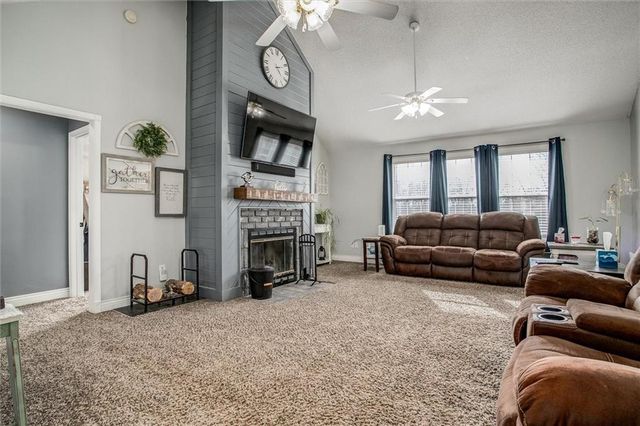 601 Hickory Hills Drive, Pleasant Hill, MO 64080