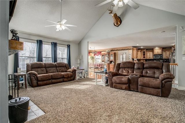 601 Hickory Hills Drive, Pleasant Hill, MO 64080