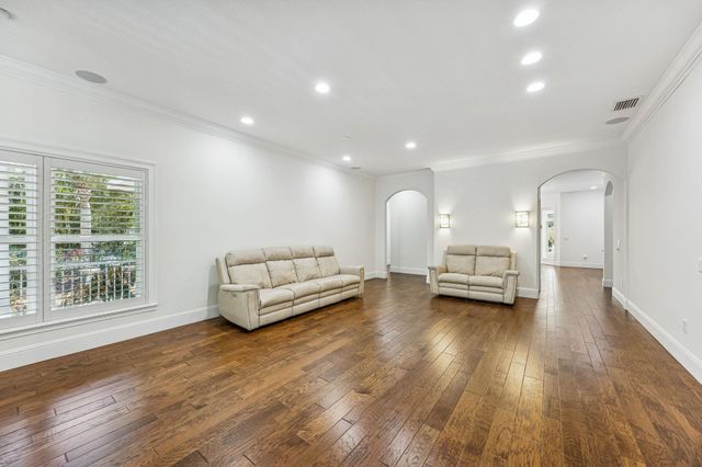 909 Sandy Beach Cir, St Augustine, FL 32080