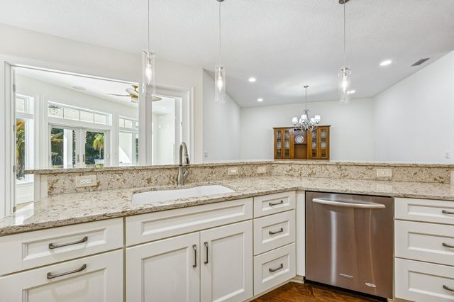 909 Sandy Beach Cir, St Augustine, FL 32080