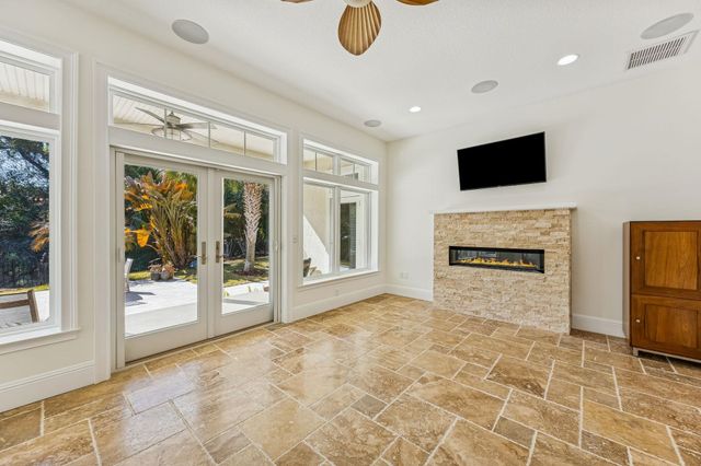 909 Sandy Beach Cir, St Augustine, FL 32080