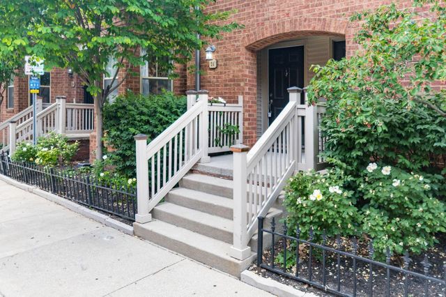 24 W Russell Street, Columbus, OH 43215