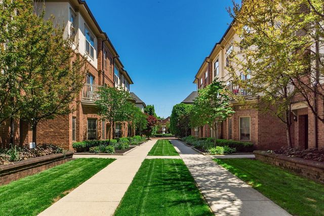 24 W Russell Street, Columbus, OH 43215