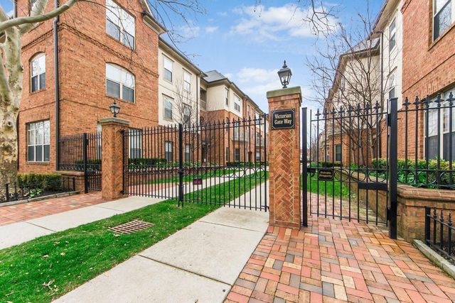24 W Russell Street, Columbus, OH 43215