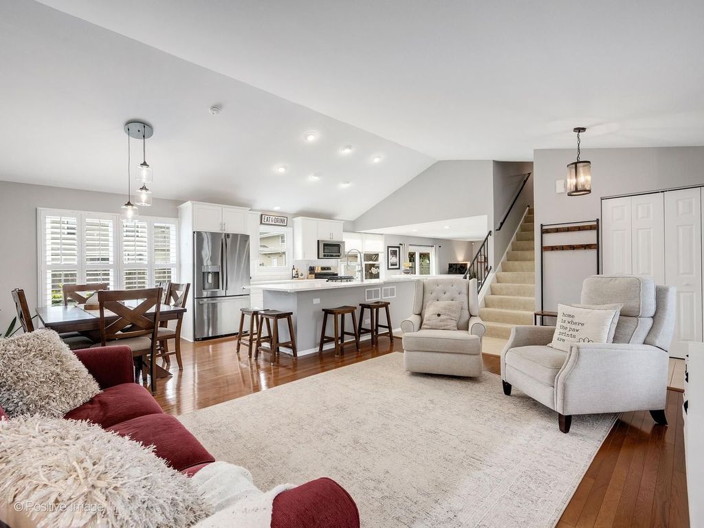 1061 Valley View Drive, Downers Grove, IL 60516 — photo 2