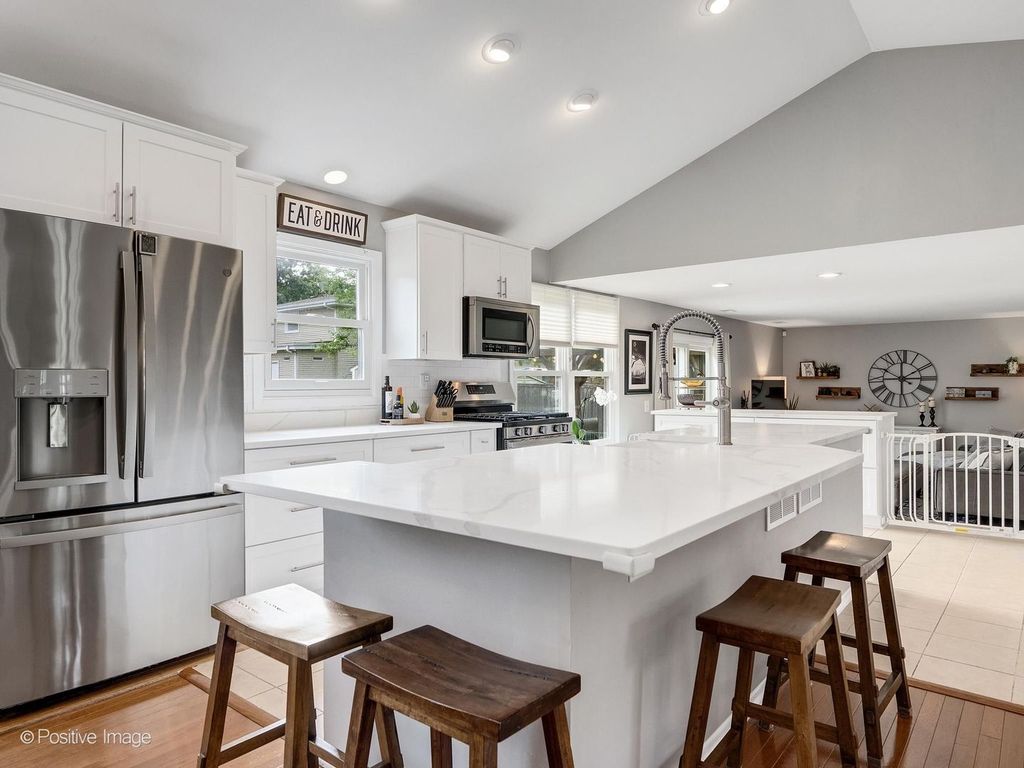 1061 Valley View Drive, Downers Grove, IL 60516 — photo 5