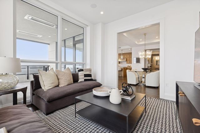 1111 W River Parkway 24C, Minneapolis, MN 55415