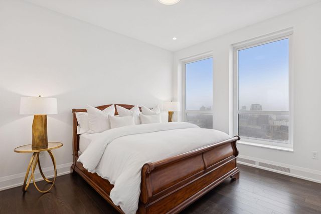 1111 W River Parkway 24C, Minneapolis, MN 55415