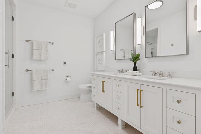 1111 W River Parkway 24C, Minneapolis, MN 55415