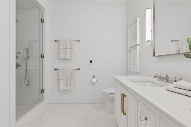 1111 W River Parkway 24C, Minneapolis, MN 55415