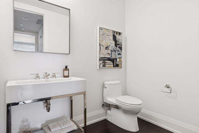 1111 W River Parkway 24C, Minneapolis, MN 55415