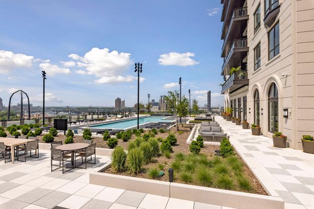 1111 W River Parkway 24C, Minneapolis, MN 55415