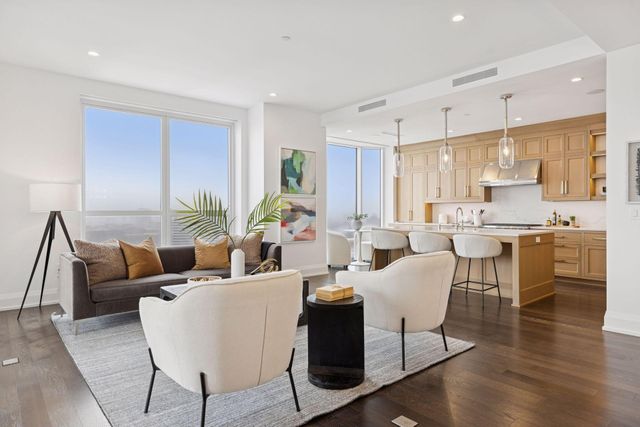 1111 W River Parkway 24C, Minneapolis, MN 55415