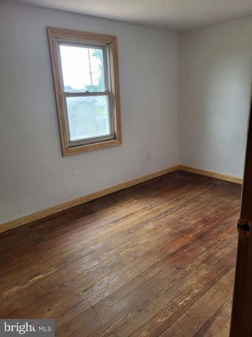 720 LINDEN AVE, Hanover, PA 17331
