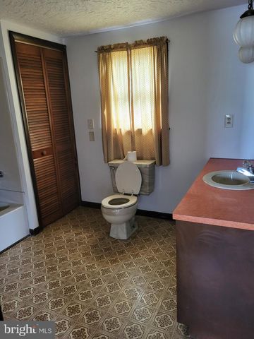 720 LINDEN AVE, Hanover, PA 17331