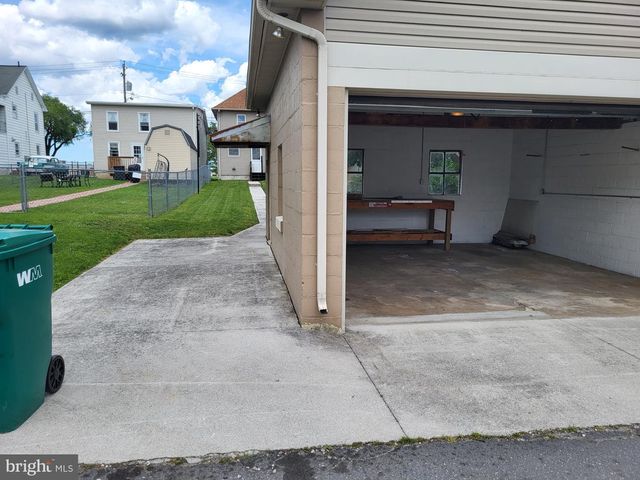 720 LINDEN AVE, Hanover, PA 17331
