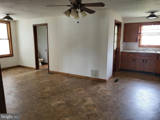 720 LINDEN AVE, Hanover, PA 17331