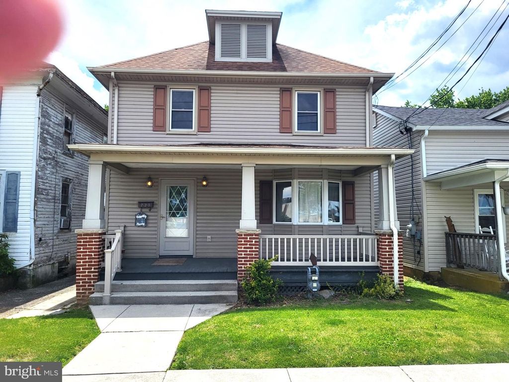 720 LINDEN AVE, Hanover, PA 17331