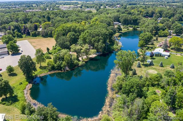 396 Hickory Lane, Lapeer, MI 48446