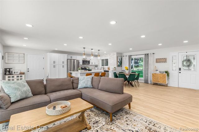 396 Hickory Lane, Lapeer, MI 48446