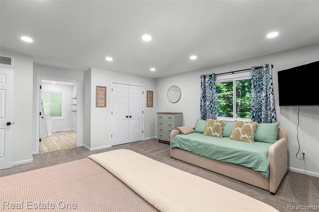 396 Hickory Lane, Lapeer, MI 48446