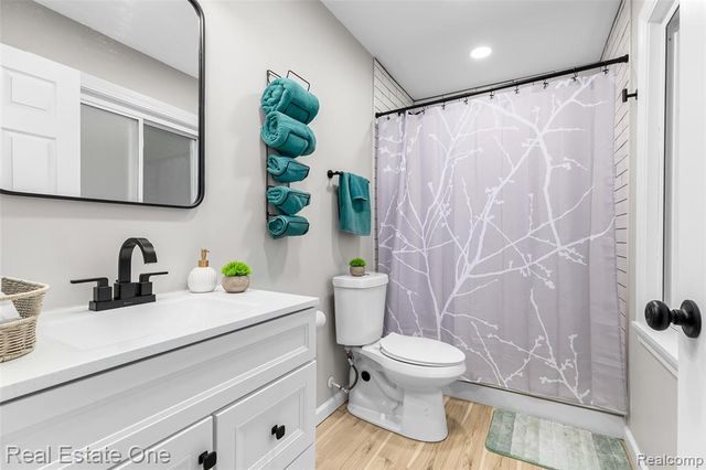 396 Hickory Lane, Lapeer, MI 48446