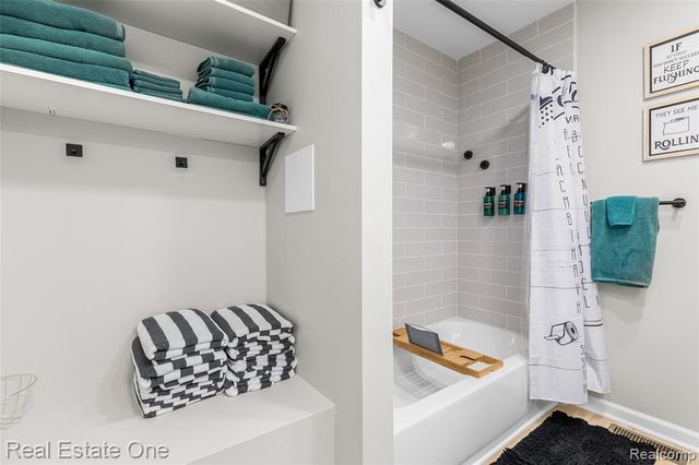 396 Hickory Lane, Lapeer, MI 48446