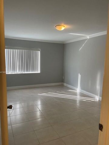 721 N Pine Island Rd 112, Plantation, FL 33324