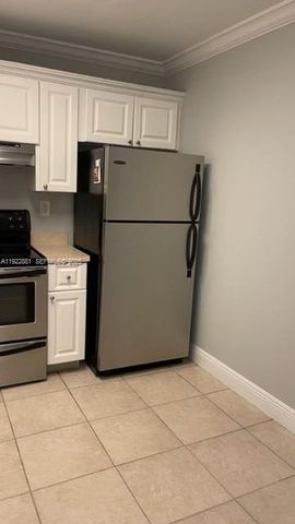 721 N Pine Island Rd 112, Plantation, FL 33324