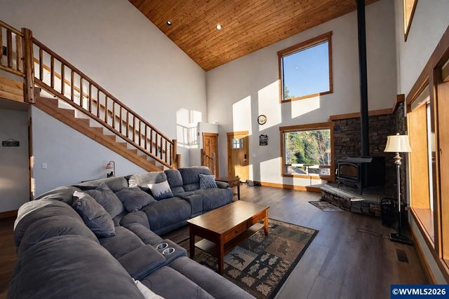 125 Melgard Ct, Detroit, OR 97342