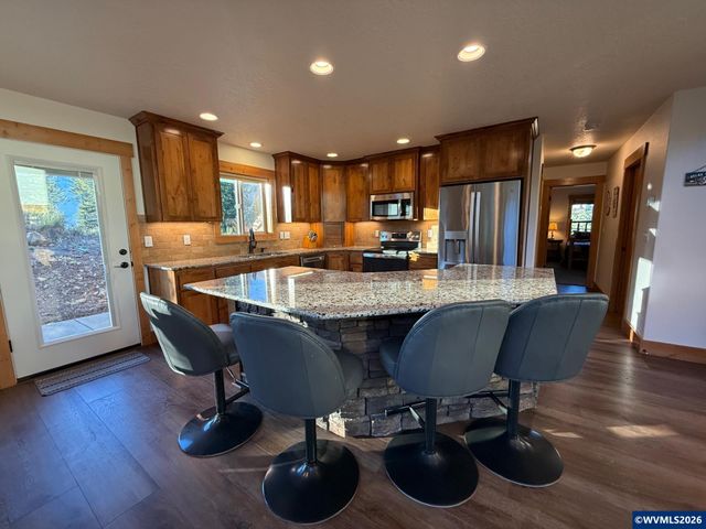 125 Melgard Ct, Detroit, OR 97342