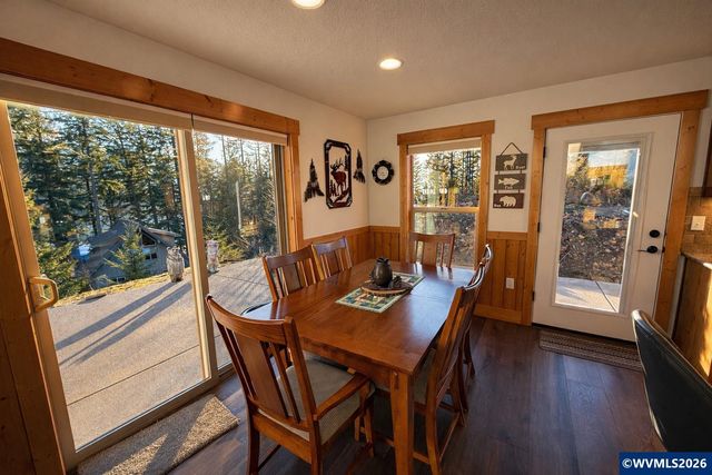 125 Melgard Ct, Detroit, OR 97342