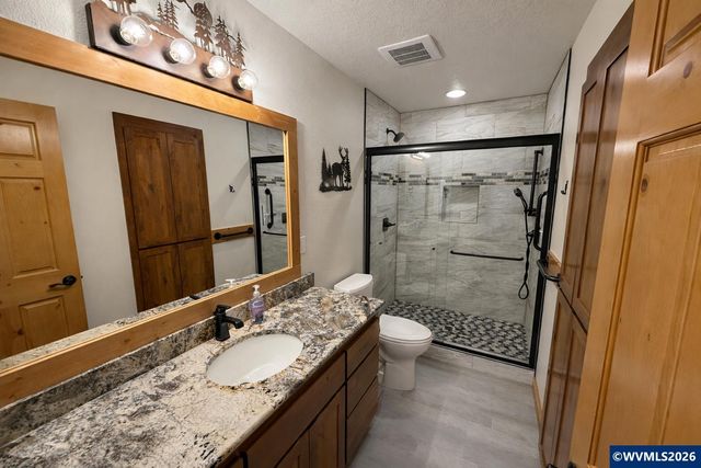 125 Melgard Ct, Detroit, OR 97342