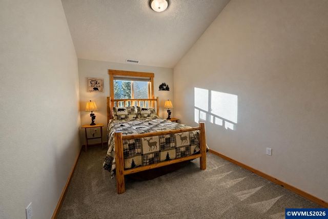 125 Melgard Ct, Detroit, OR 97342