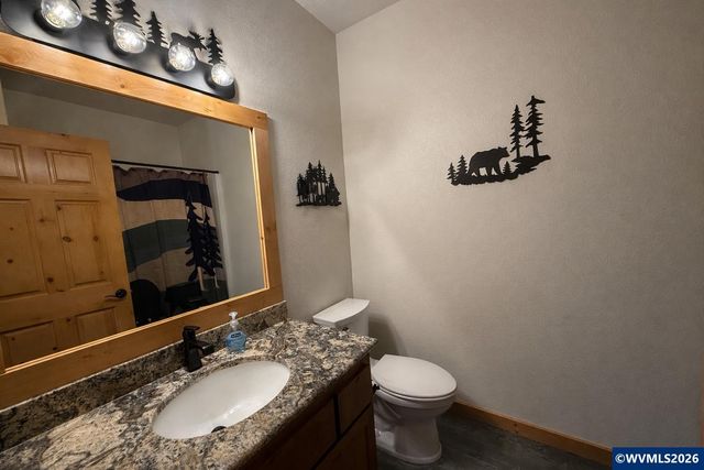 125 Melgard Ct, Detroit, OR 97342