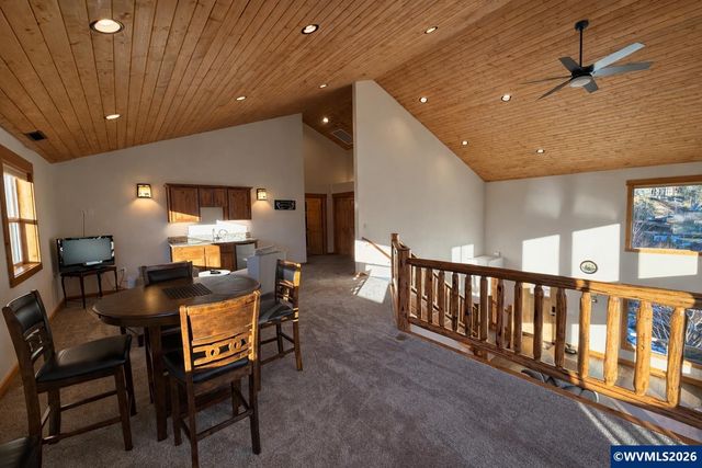 125 Melgard Ct, Detroit, OR 97342