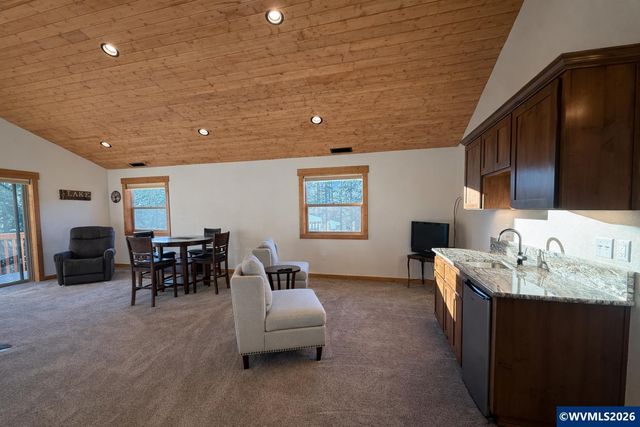 125 Melgard Ct, Detroit, OR 97342