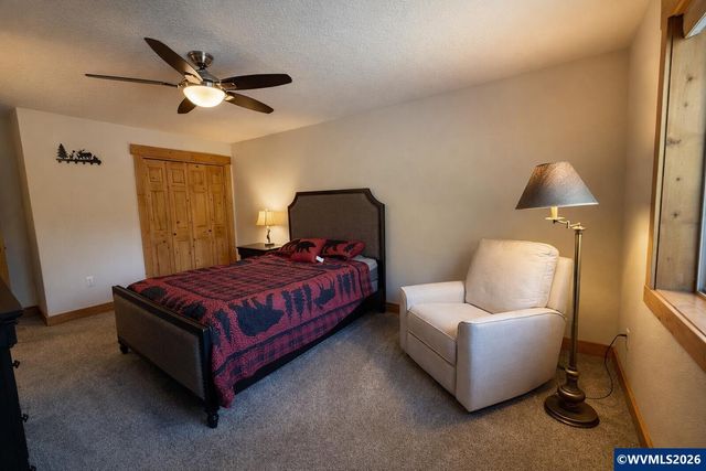 125 Melgard Ct, Detroit, OR 97342