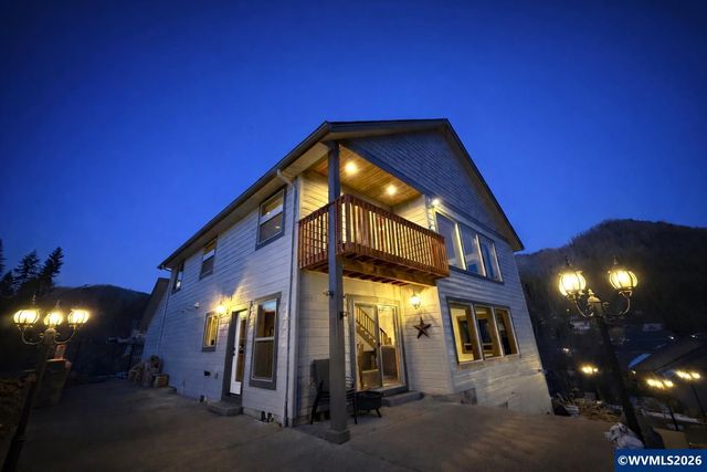 125 Melgard Ct, Detroit, OR 97342