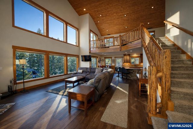 125 Melgard Ct, Detroit, OR 97342