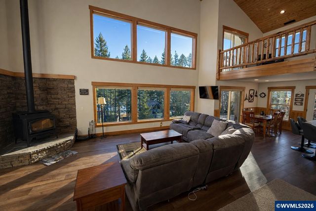 125 Melgard Ct, Detroit, OR 97342