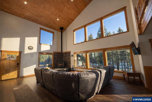 125 Melgard Ct, Detroit, OR 97342