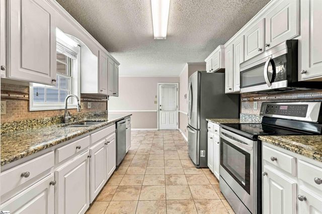 125 Woodcreek Drive, Spartanburg, SC 29303
