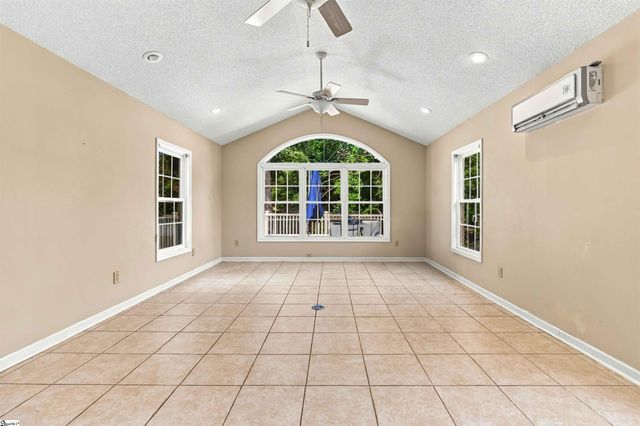 125 Woodcreek Drive, Spartanburg, SC 29303