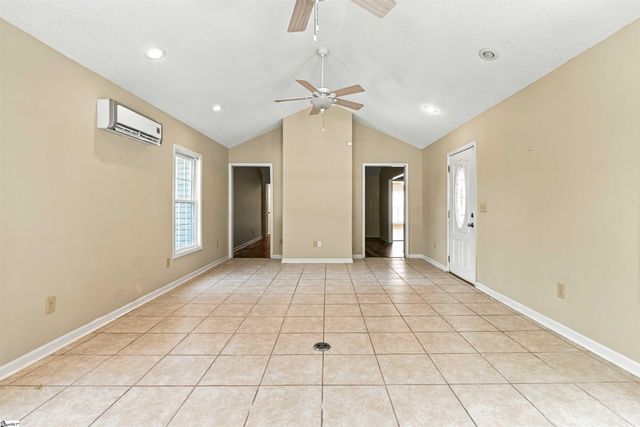 125 Woodcreek Drive, Spartanburg, SC 29303