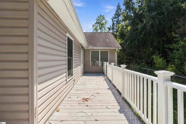 125 Woodcreek Drive, Spartanburg, SC 29303